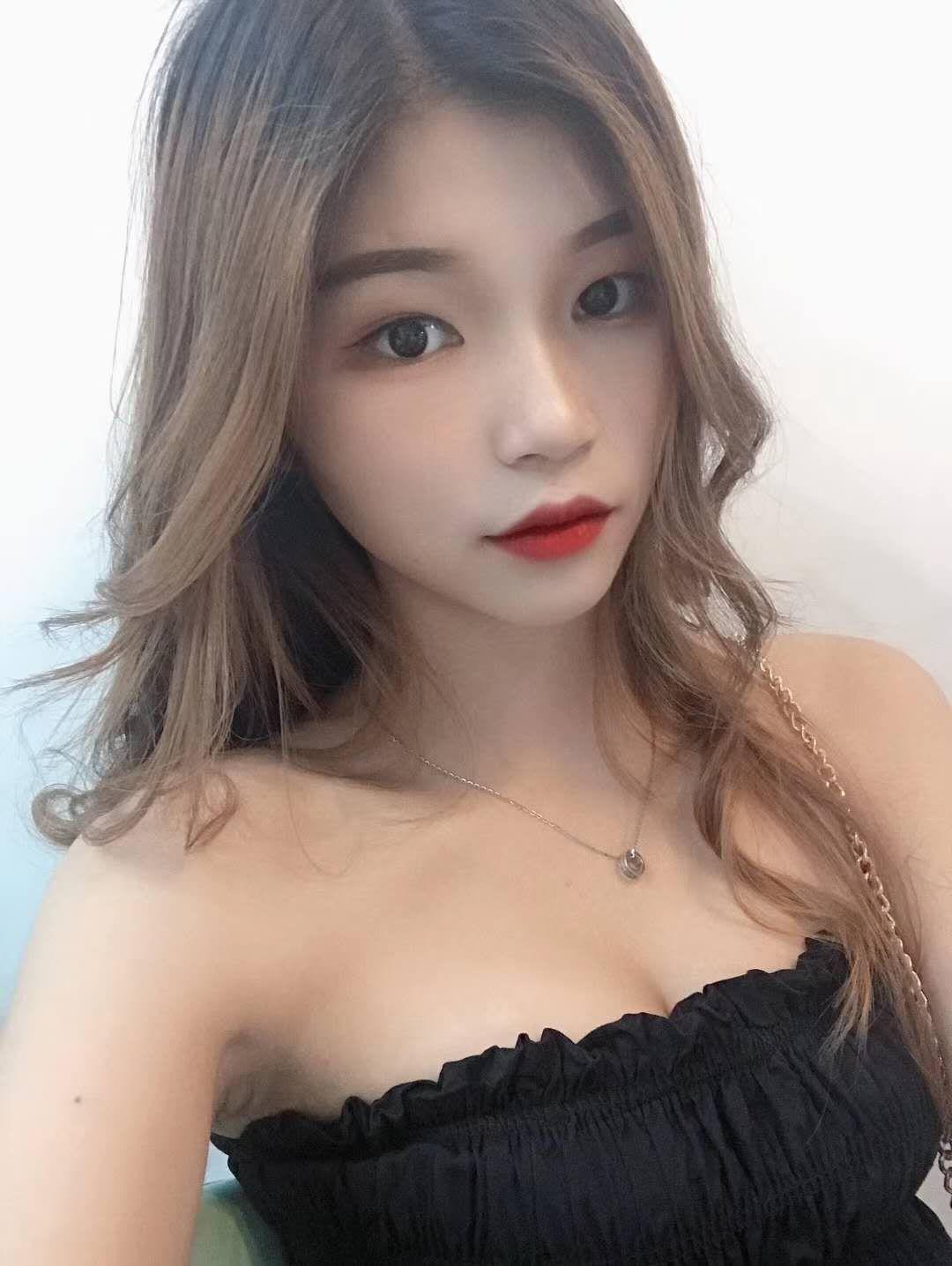 2020年10月30水灵大眼睛的妹子（又萌又骚）